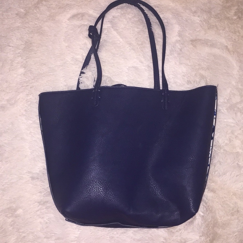 REVERSIBLE navy and flower patterned tote!